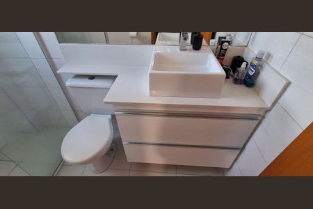 Apartamento à venda com 67m², 2 quartos e 2 vagas Apartamento à venda com 67m², 2 quartos e 2 vagasBanheiro Suíte