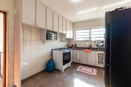 Casa à venda com 200m², 2 quartos e 2 vagas Casa à venda com 200m², 2 quartos e 2 vagasCozinha