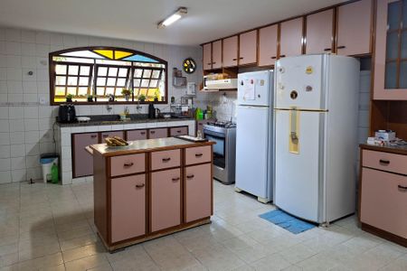 Casa à venda com 390m², 4 quartos e 3 vagas Casa à venda com 390m², 4 quartos e 3 vagasCozinha