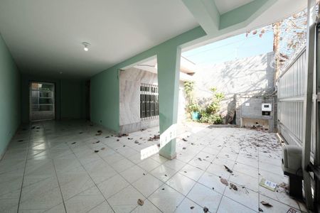 Casa à venda com 250m², 2 quartos e 2 vagasGaragem