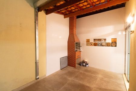 Casa de condomínio à venda com 100m², 2 quartos e 2 vagasQuintal - Churrasqueira
