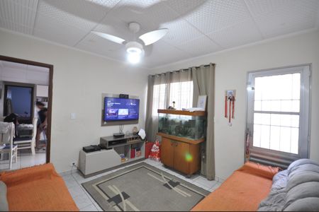 Casa à venda com 135m², 2 quartos e 2 vagasSala