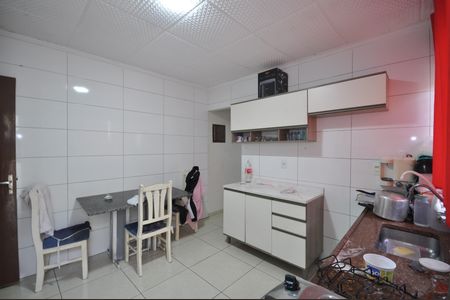 Casa à venda com 135m², 2 quartos e 2 vagasCozinha