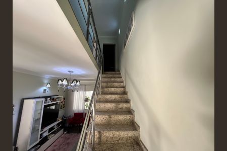 Casa à venda com 147m², 3 quartos e 3 vagasEscada