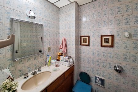 Apartamento à venda com 143m², 3 quartos e 1 vaga Apartamento à venda com 143m², 3 quartos e 1 vagaBanheiro Social