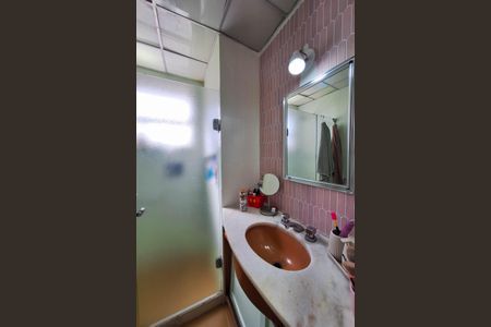 Apartamento à venda com 143m², 3 quartos e 1 vaga Apartamento à venda com 143m², 3 quartos e 1 vagaBanheiro da Suíte