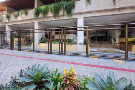 Apartamento à venda com 143m², 3 quartos e 1 vaga Apartamento à venda com 143m², 3 quartos e 1 vagaFachada