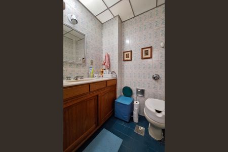 Apartamento à venda com 143m², 3 quartos e 1 vaga Apartamento à venda com 143m², 3 quartos e 1 vagaBanheiro Social