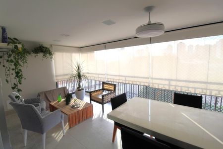 Apartamento à venda com 140m², 3 quartos e 2 vagas Apartamento à venda com 140m², 3 quartos e 2 vagasVaranda da Sala