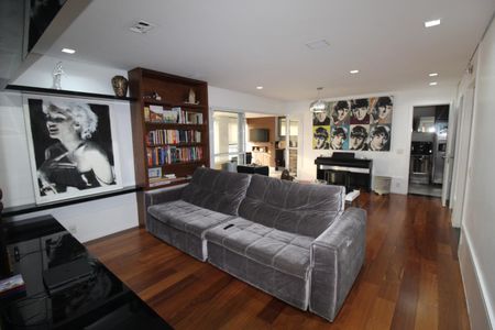 Apartamento à venda com 140m², 3 quartos e 2 vagas Apartamento à venda com 140m², 3 quartos e 2 vagasSala