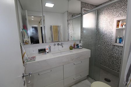 Apartamento à venda com 140m², 3 quartos e 2 vagas Apartamento à venda com 140m², 3 quartos e 2 vagasBanheiro da Suíte 1