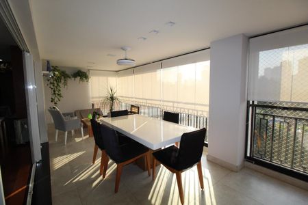 Apartamento à venda com 140m², 3 quartos e 2 vagas Apartamento à venda com 140m², 3 quartos e 2 vagasVaranda da Sala