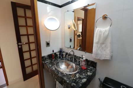 Casa à venda com 688m², 4 quartos e 5 vagasBanheiro