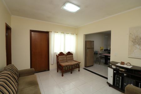 Casa à venda com 688m², 4 quartos e 5 vagasSala C2