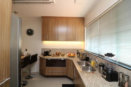 Casa à venda com 688m², 4 quartos e 5 vagasCozinha