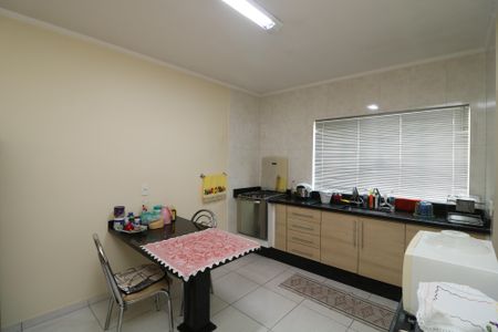 Casa à venda com 688m², 4 quartos e 5 vagasCozinha C2