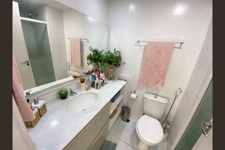 Apartamento à venda com 77m², 3 quartos e 1 vaga Apartamento à venda com 77m², 3 quartos e 1 vagaBanheiro Suíte