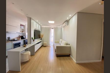 Apartamento à venda com 77m², 3 quartos e 1 vaga Apartamento à venda com 77m², 3 quartos e 1 vagaSala