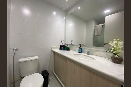Apartamento à venda com 77m², 3 quartos e 1 vaga Apartamento à venda com 77m², 3 quartos e 1 vagaBanheiro