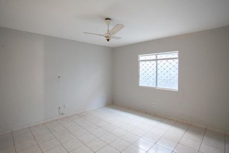 Casa à venda com 230m², 3 quartos e 3 vagasSuíte