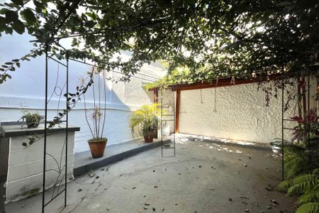 Casa para alugar com 143m², 6 quartos e 3 vagas Casa para alugar com 143m², 6 quartos e 3 vagasQuintal