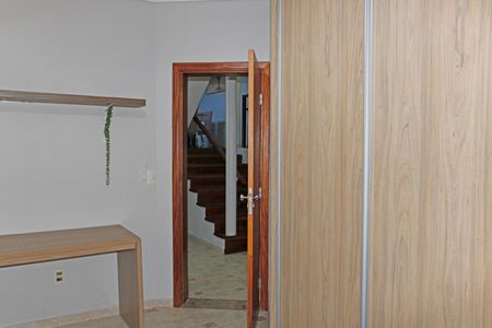 Casa de condomínio para alugar com 300m², 4 quartos e 3 vagasQuarto 1