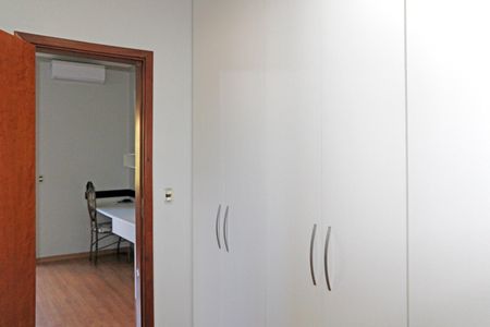 Casa de condomínio para alugar com 300m², 4 quartos e 3 vagasCloset da suíte 2