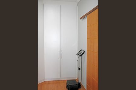Casa de condomínio para alugar com 300m², 4 quartos e 3 vagasCloset da suíte 2