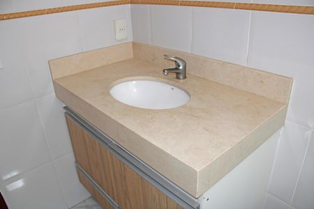 Casa de condomínio para alugar com 300m², 4 quartos e 3 vagasBanheiro 2