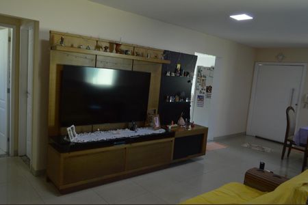 Casa de condomínio à venda com 367m², 4 quartos e 6 vagasSala 1