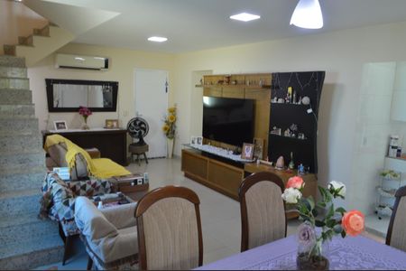 Casa de condomínio à venda com 367m², 4 quartos e 6 vagasSala 1