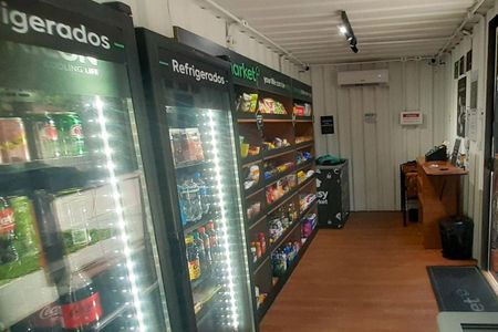 Casa de condomínio à venda com 367m², 4 quartos e 6 vagasÁrea comum - Mini Mercado