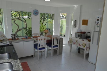 Casa de condomínio à venda com 367m², 4 quartos e 6 vagasCozinha