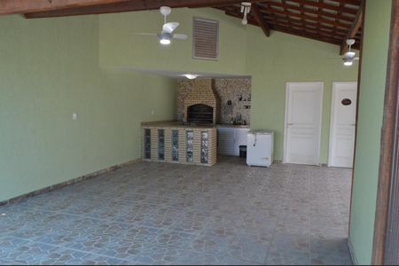 Casa de condomínio à venda com 367m², 4 quartos e 6 vagasChurrasqueira