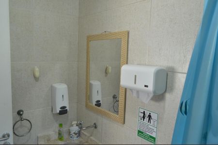 Casa de condomínio à venda com 367m², 4 quartos e 6 vagasBanheiro da Churrasqueira