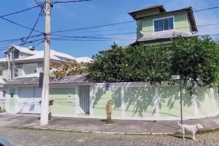 Casa de condomínio à venda com 367m², 4 quartos e 6 vagasPlaca