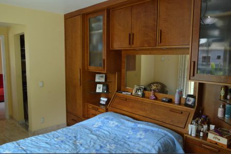 Casa de condomínio à venda com 367m², 4 quartos e 6 vagasSuíte