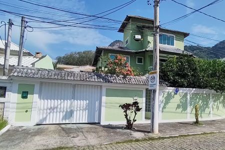 Casa de condomínio à venda com 367m², 4 quartos e 6 vagasFachada