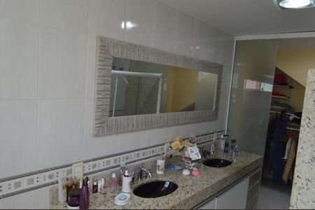 Casa de condomínio à venda com 367m², 4 quartos e 6 vagasBanheiro da Suíte