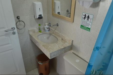 Casa de condomínio à venda com 367m², 4 quartos e 6 vagasBanheiro da Churrasqueira