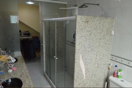 Casa de condomínio à venda com 367m², 4 quartos e 6 vagasBanheiro da Suíte