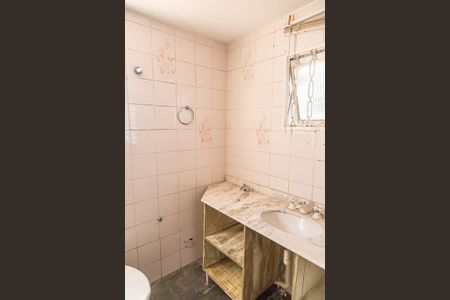 Casa para alugar com 730m², 5 quartos e 6 vagasBanheiro da Edícula