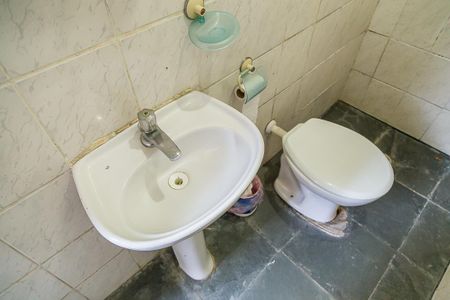 Casa para alugar com 730m², 5 quartos e 6 vagasBanheiro de Serviço