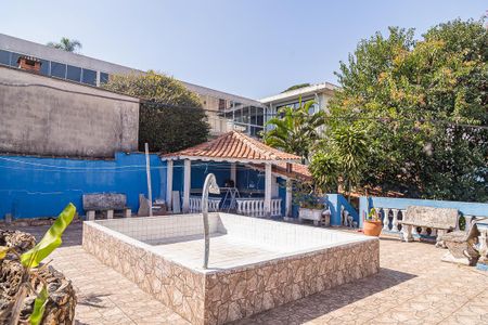 Casa para alugar com 730m², 5 quartos e 6 vagasÁrea comum - Piscina