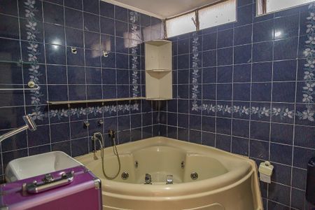 Casa para alugar com 730m², 5 quartos e 6 vagasBanheiro Social