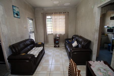 Casa à venda com 110m², 2 quartos e 2 vagasSala