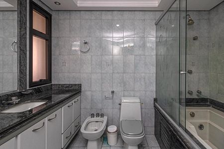Apartamento para alugar com 560m², 4 quartos e 5 vagas Apartamento para alugar com 560m², 4 quartos e 5 vagasBanheiro na suíte 4