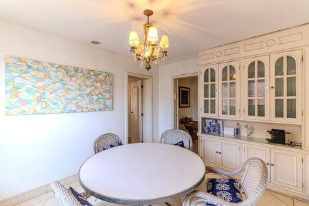 Apartamento à venda com 420m², 4 quartos e 5 vagasCopa