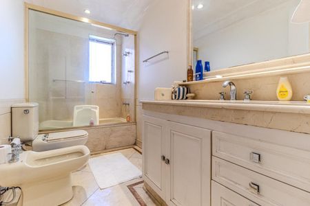 Apartamento à venda com 420m², 4 quartos e 5 vagasBanheiro da Suíte 2