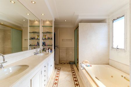 Apartamento à venda com 420m², 4 quartos e 5 vagasBanheiro da Suíte 4